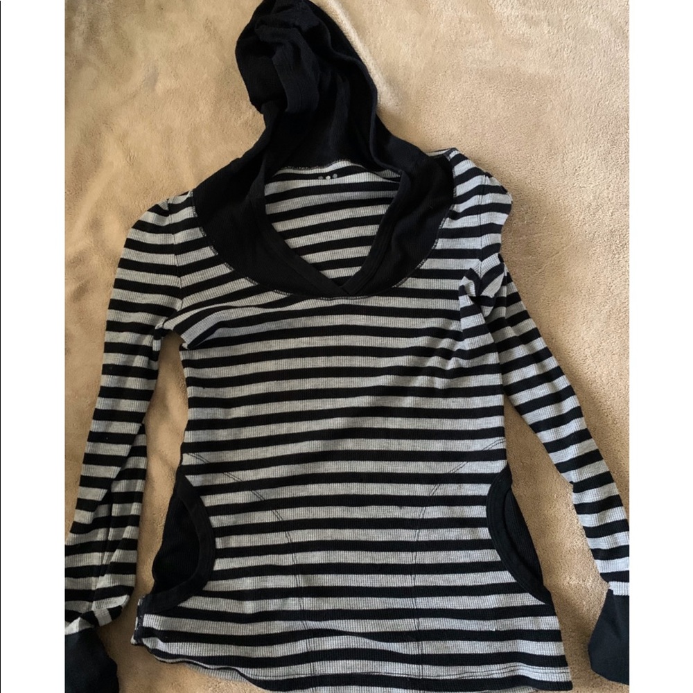 Black/grey thin hoodie WITH POCKETS